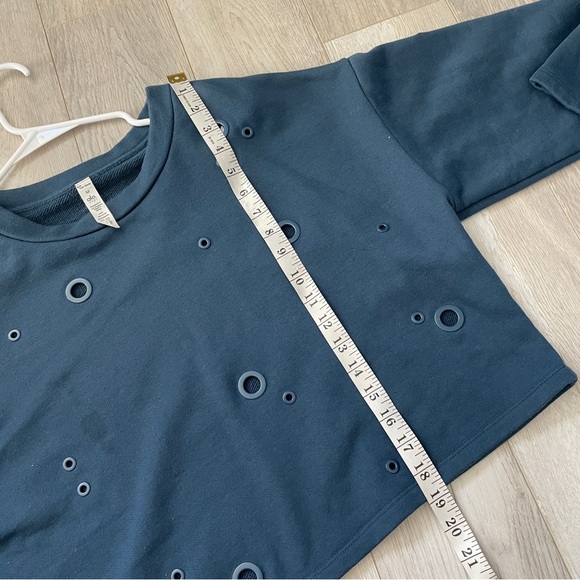 Alo Grommet Sweatshirt candace crop pullover womens Blue (medium) athleisure gym - Picture 6 of 6